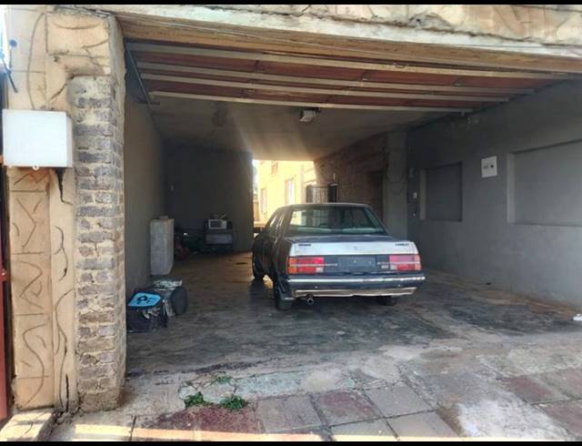 4 BEDROOM HOUSE FOR SALE IN LENASIA SOUTH